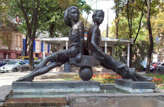 Памятник Петя и Гаврик Одесса фото координаты