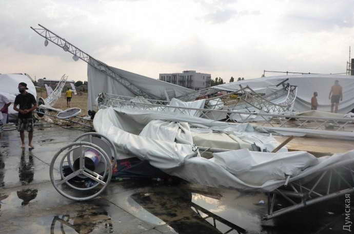 По Затоке пронесся ураган, погиб человек, разрушена сцена Z-Games