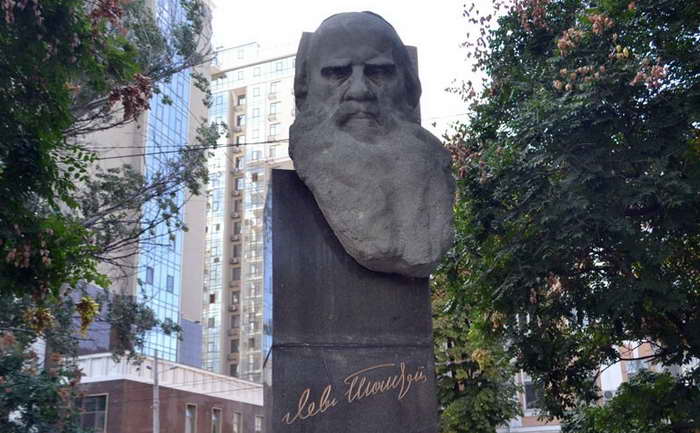 Памятник Льву Толстому Одесса фото координаты
