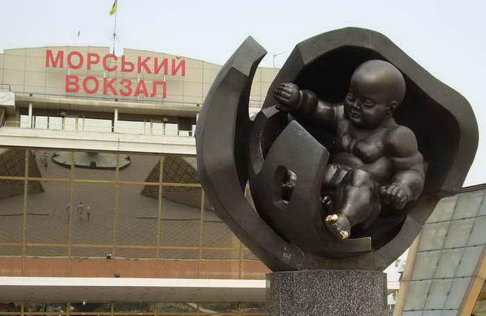 Памятник Золотое дитя Одесса фото координаты