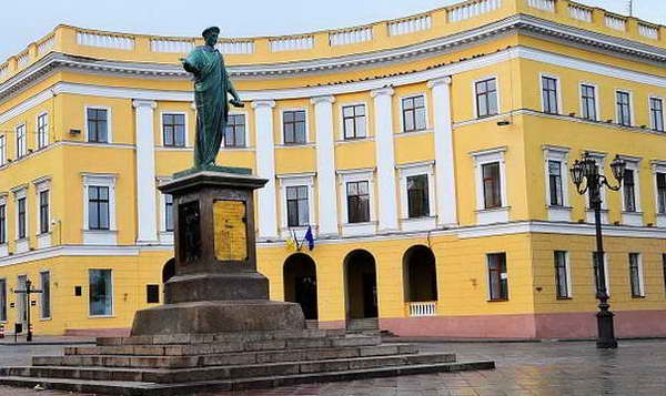 Памятник Дюку Ришелье Одесса фото координаты