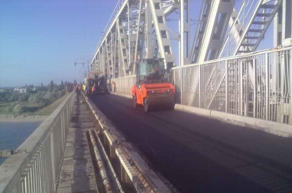 Асфальтирование проезжей части моста в Затоке закончат в этом году