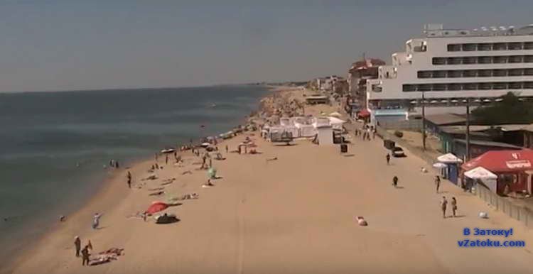 На свежем видео показали, что сегодня происходит на центральном пляже в Затоке