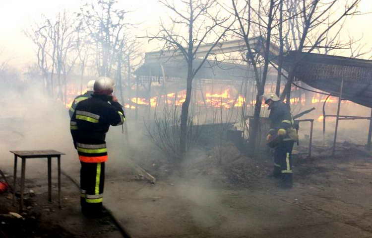3 декабря в Затоке на территории базы "Зори Тирасполя" произошел крупный пожар