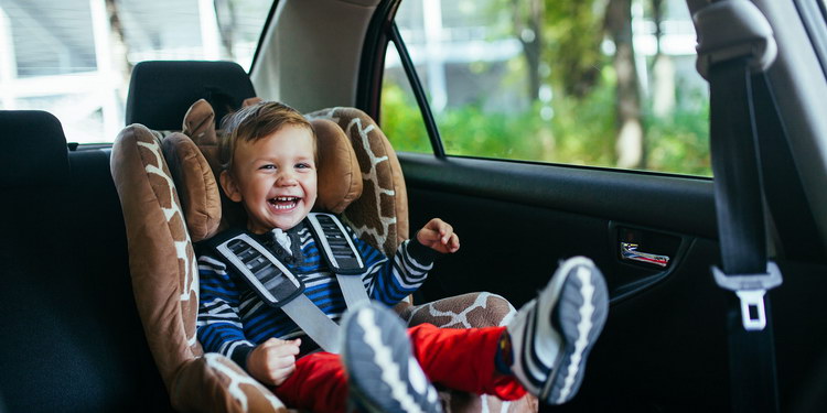 Длительная поездка на автомобиле с ребенком: как организовать и что нужно взять с собой