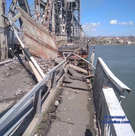 Мост в Затоке через Днестровский лиман поврежден из-за ракетного обстрела